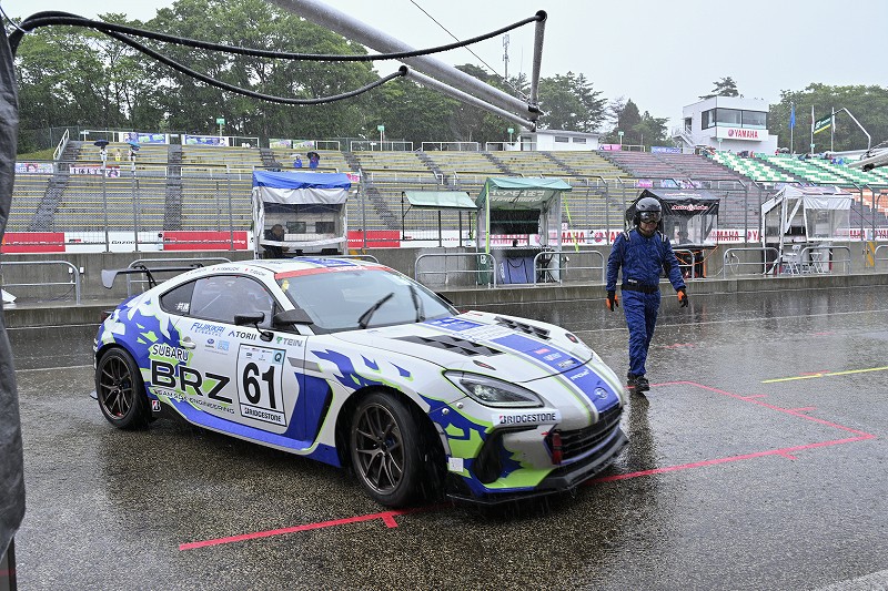 雨の中で戦う「Team SDA Engineering BRZ CNF Concept」