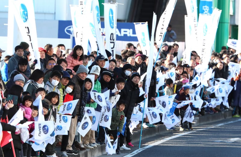 SUBARU運動部 ｜ 熱血サポーター対談 「ニューイヤー駅伝は、こう楽しむ！」